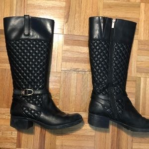 Black winter boots